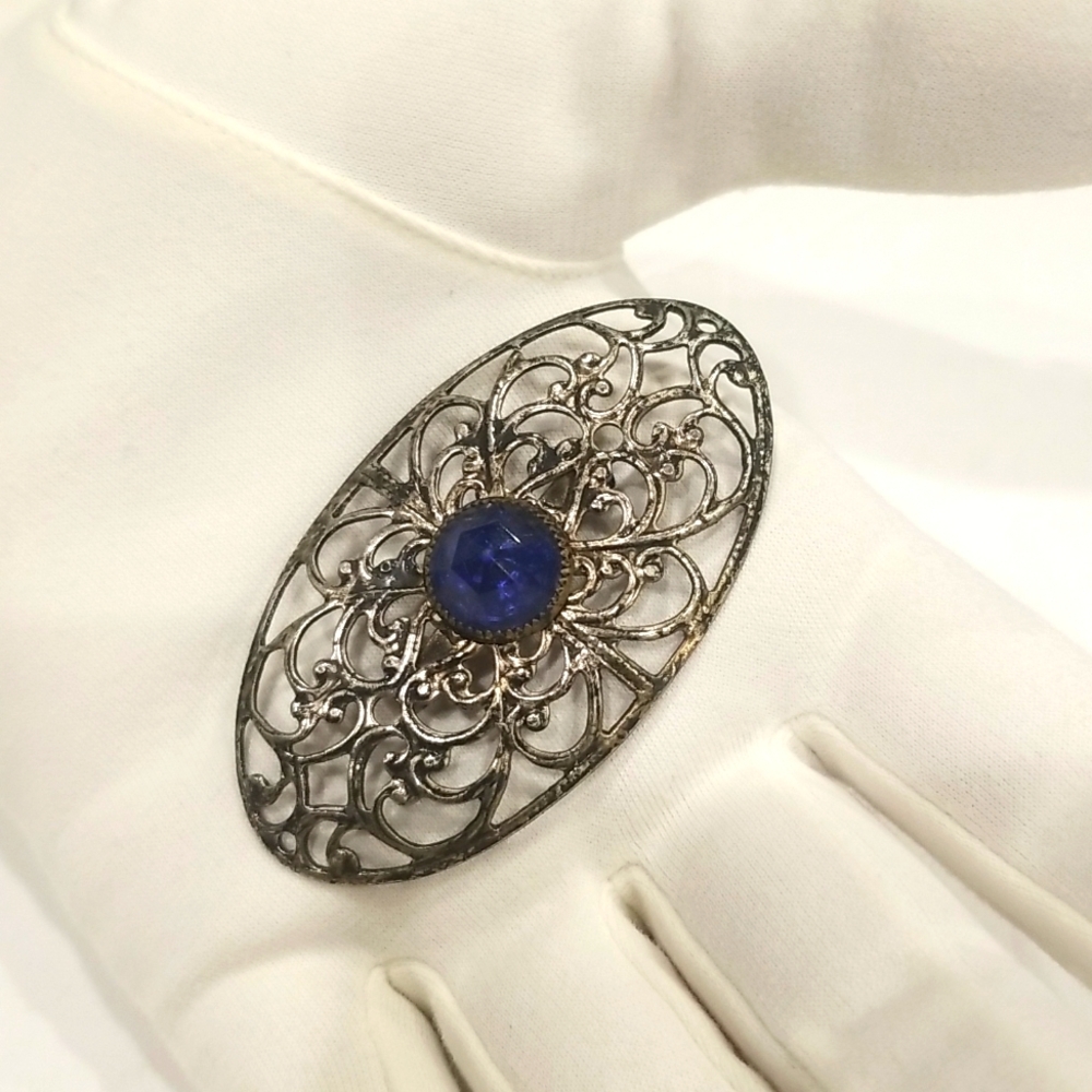 VINTAGE Silver Metal Brooch With Blue Sapphire